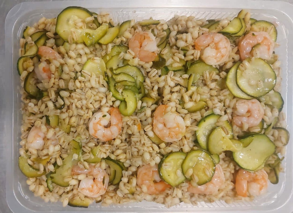 INSALATA DI ORZO GAMBERI E ZUCCHINE